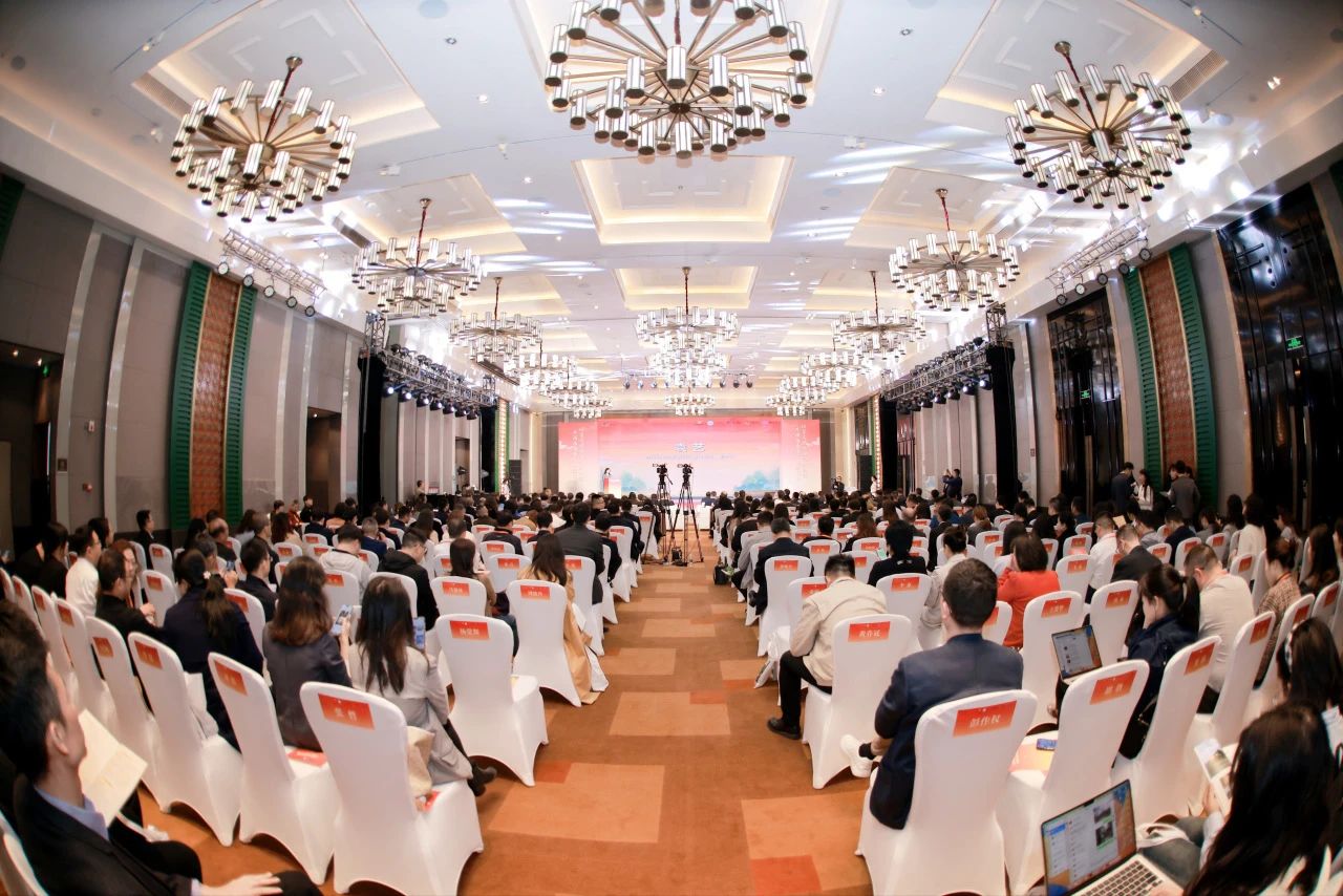 川渝文化旅游企业联盟、四川省文化旅游企业联盟2023年会在蓉开幕 游勇主持活动开幕式